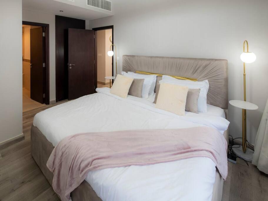 First Class 2Br With Full Burj Khalifa And Fountain View Dubai Exterior photo