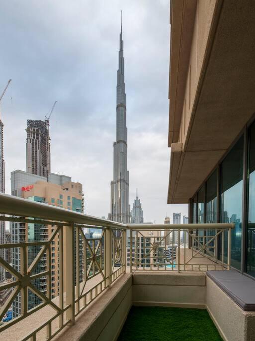 First Class 2Br With Full Burj Khalifa And Fountain View Dubai Exterior photo